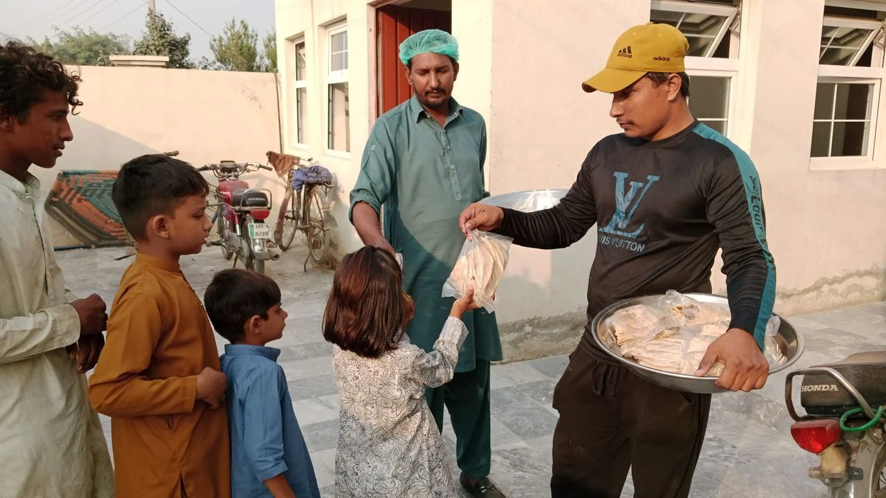 Helping Others in Islam